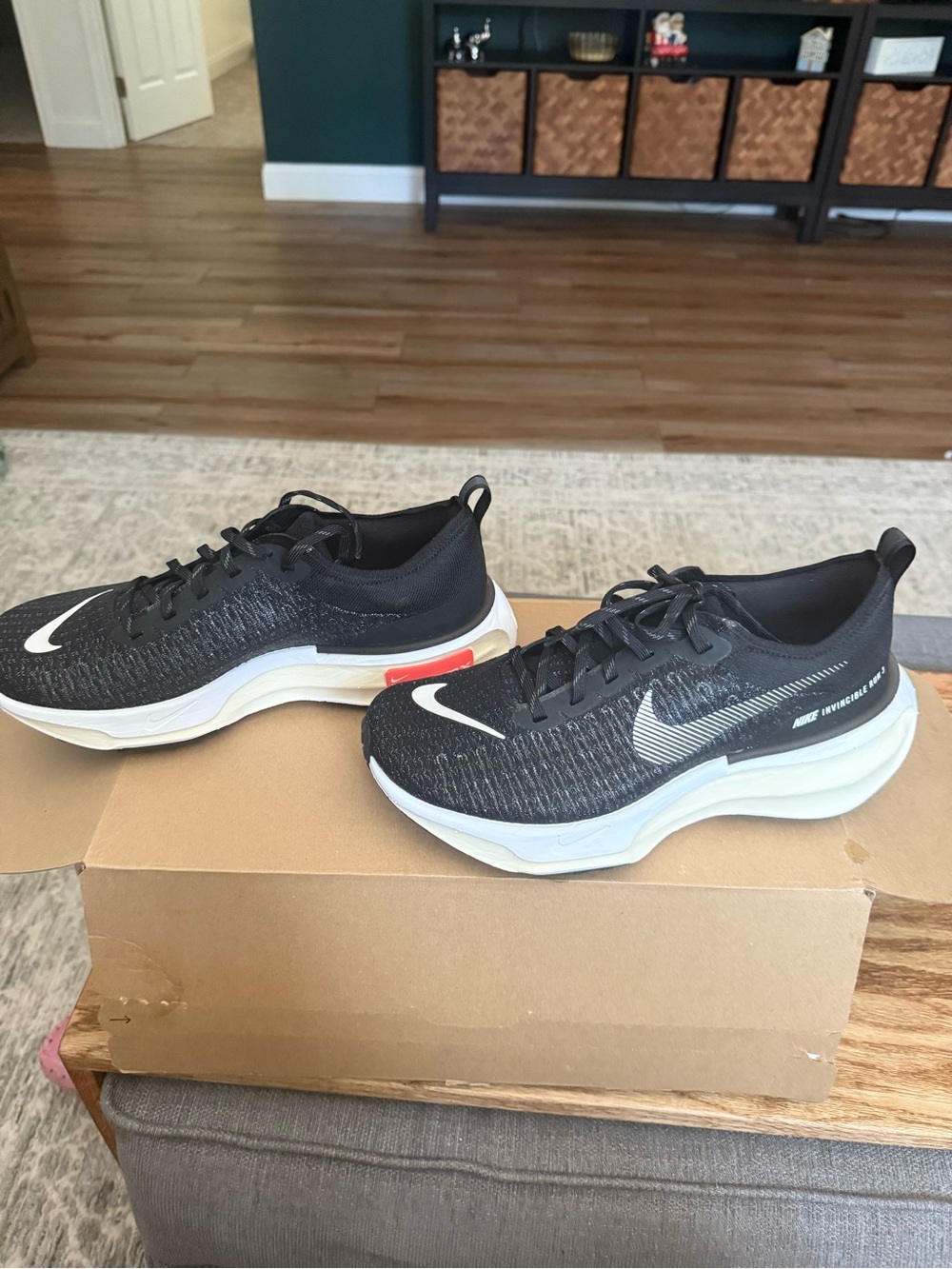NWT Nike ZoomX Invincible Run Flyknit 3 'Black White' - Picture 4 of 9